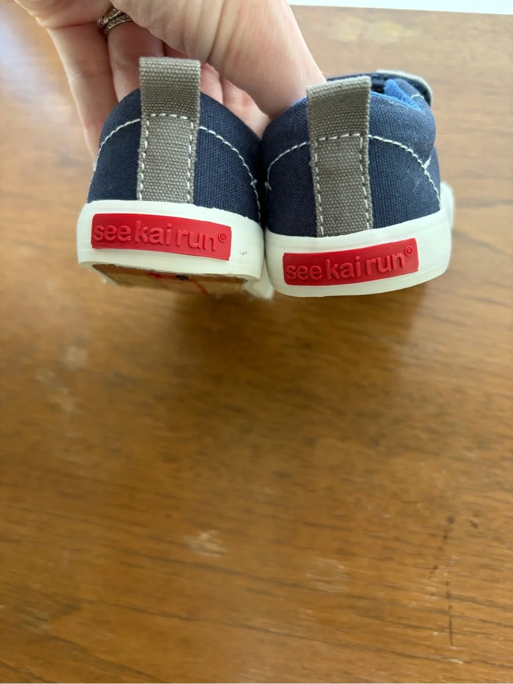 NWOT See Kai Run Toddler Navy Canvas Sneakers with Hook & Loop Strap Size 4